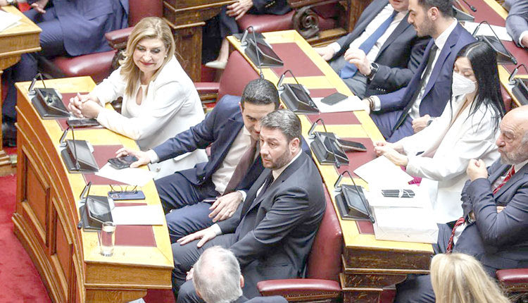 17+1 ερωτήματα του ΠΑΣΟΚ στον Λευτέρη Αυγενάκη