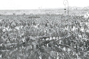 ΦΩΤΟΗΜΕΡΑΣ: ΗΡΑΚΛΕΙΟ 1908, η ορκωμοσία της Πολιτιφυλακής μετά το ψήφισμα για την Ένωση. (Φωτογραφία: Behaeddin)