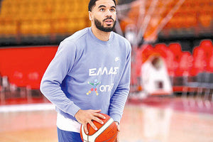 Ο Μήτρου Λονγκ θα κάνει ντεμπούτο με την Εθνική