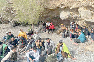 Οι 30 μετανάστες στον Άι Γιάννη αγωνιούν για την τύχη τους