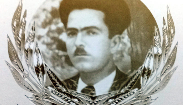 Ο Μανόλης Κανακάκης του Κωνσταντίνου (Βρουλίτης). Μέλος του ΕΑΜ με μεγάλη αντιστασιακή δραστηριότητα. Δολοφονήθηκε στη θέση Ριζόπλακο Κρύας Βρύσης από τα ναζιστικά και φασιστικά γερμανικά στρατεύματα στις 22 Αυγούστου 1944.(Πηγή: Ημερολόγιο Πολιτιστικού Συλλόγου Κρύας Βρύσης 2012) 