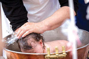 Ο γάμος έγινε μαζί με τη βάπτιση του μωρού. Μόνο που έγιναν προ… εγκυκλίου.