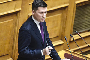 Έχουν ξεφύγει! Στον βουλευτή του ΠΑΣΟΚ-Κινήματος Αλλαγής, Παύλο Χρηστίδη, επιτέθηκε ο αρχιμανδρίτης του Ι. Ν. Αγίας Μαρίνας Ηλιούπολης, Σεραφείμ