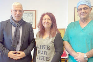 Ο διοικητής Γ. Μπέας, η κ. Χουρδάκη και ο διευθυντής Ιατρικής Υπηρεσίας κ. Σ. Καζούλης