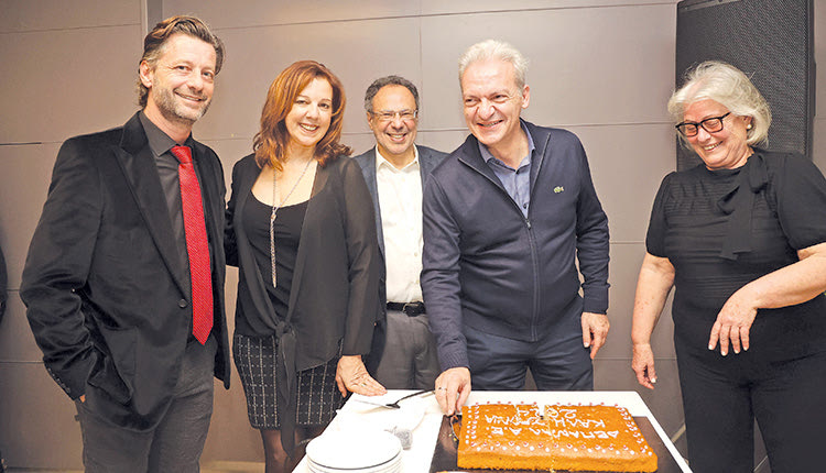 Έκοψαν την πίτα της ΔΕΠΑΝΑΛ