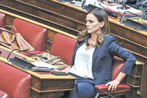 Αιχμές και από την Αχτσιόγλου