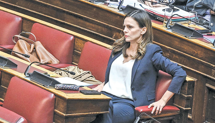 Αιχμές και από την Αχτσιόγλου