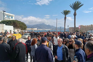 Αιγιαλός και παραλία: Όταν τα πρωτόκολλα κατεδάφισης γίνονται… κουρελόχαρτα