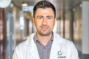 Ο χειρουργός γυναικολόγος-μαιευτήρας δρ. Κωνσταντίνος Νιργιανάκης