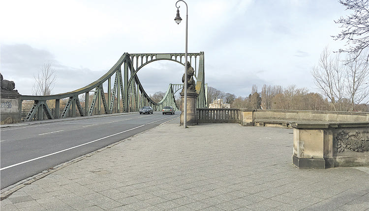 Η γέφυρα ανταλλαγής των κατασκόπων στο Πότσδαμ, τριάντα χιλιόμετρα νότια του Βερολίνου