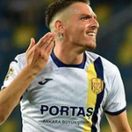 Τα χάλασε στον πανηγυρισμό Γκολάρα πέτυχε ο Τάσος Χατζηγιοβάνης για λογαριασμό της Ανκαραγκούτσου απέναντι στη Φενέρμπαχτσε