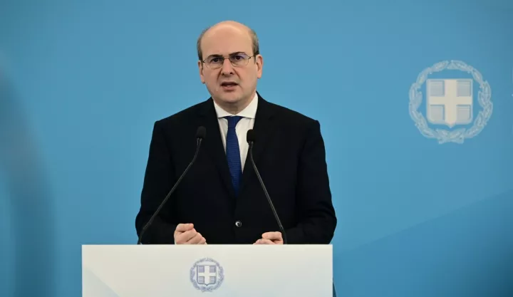 Ο Χατζηδάκης παραδέχθηκε ότι οι τράπεζες χρεώνουν τους επαγγελματίες στο IRIS
