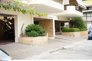 Άγιος Παντελεήμονας: Ένας νεκρός και ένας τραυματίας σε είσοδο πολυκατοικίας