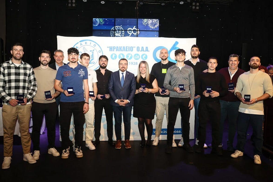 Βράβευσε τους πρωταθλητές του  το “Ηράκλειο” ΟΑΑ στην κοπή πίτας