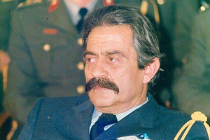 Ο αξιωματικός που κράτησε ψηλά τη σημαία, που πήρε τα εθνικά μυστικά στον τάφο του