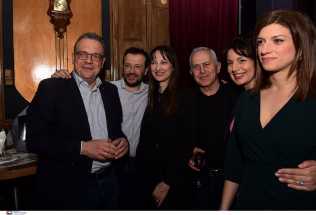 Γλέντι μετά την καταιγίδα: Το πάρτι του Κασσελάκη σε μπαρ στο Μοναστηράκι με βουλευτές και στελέχη