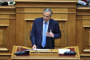 Μύδρους κατά της κυβέρνησης από Σαμαρά με αφορμή τα ομόφυλα ζευγάρια