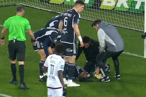 Παίκτης της Μπορντό τέθηκε σε τεχνικό κώμα μετά από σφοδρή σύγκρουση – ξεπέρασε τον κίνδυνο