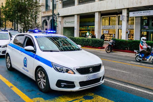 Ελευσίνα: Παραδόθηκε ο αστυνομικός που ταμπουρώθηκε στο σπίτι του