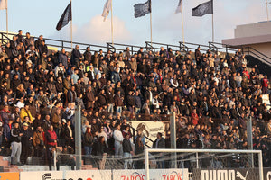 Μετά από δύο μήνες στον… καναπέ οι φίλαθλοι επέστρεψαν στις κερκίδες των γηπέδων