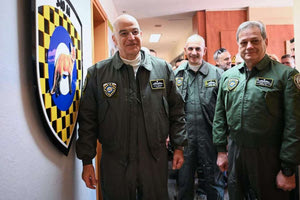 «Πέταξε» πάνω από την Κρήτη ο Νίκος Δένδιας σε μια κίνηση υψηλού συμβολισμού