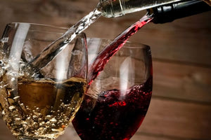 Το ελληνικό κρασί στη σκιά των δασμών Τραμπ – Τι λένε οινοποιοί και παραγωγοί