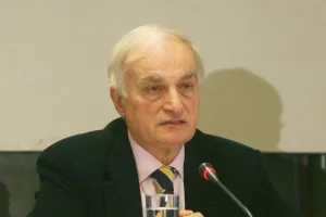 Διασωληνωμένος ο Μανώλης Μαυρομμάτης: Κρίσιμο το επόμενο 48ωρο