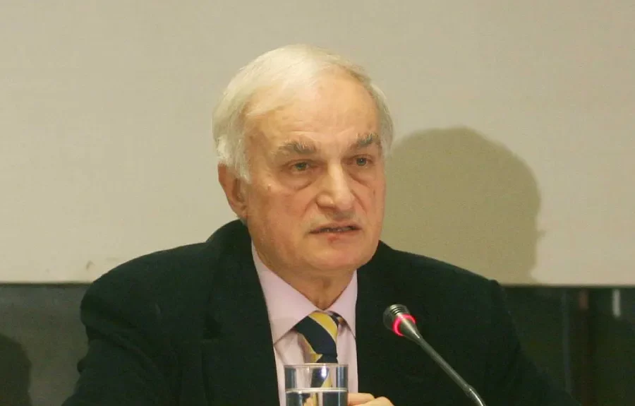 Διασωληνωμένος ο Μανώλης Μαυρομμάτης: Κρίσιμο το επόμενο 48ωρο