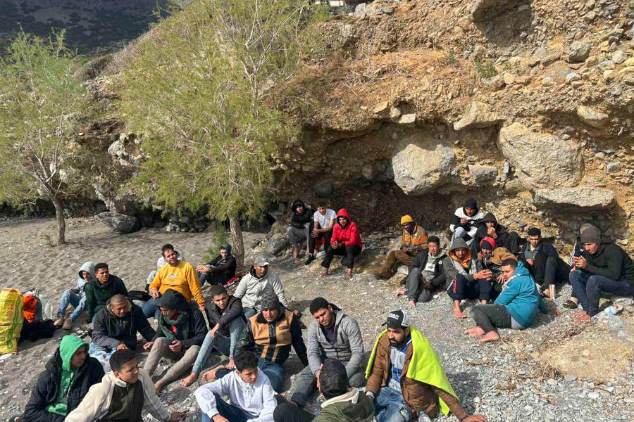 Οι φοβερές γιαγιάδες των Καπετανιανών τάισαν φρέσκα αυγουλάκια τους μετανάστες