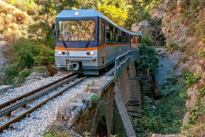 Επιχείρηση απεγκλωβισμού περίπου 90 επιβατών του Οδοντωτού στα Καλάβρυτα μετά από κατολίσθηση