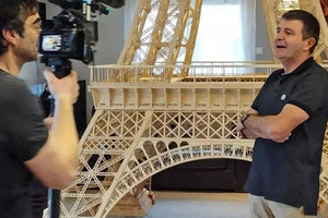 Με 700.000 σπίρτα έφτιαξε τον πύργο του Άιφελ και πήρε το ρεκόρ Γκίνες!