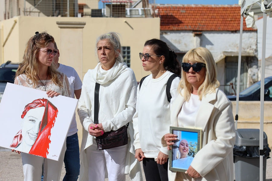 Nτυμένοι στα λευκά αποχαιρέτησαν την 21χρονη Ραφαέλα