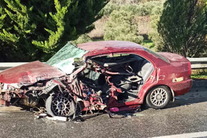 Σοβαρό τροχαίο στα Πεζά – Στο νοσοκομείο μεταφέρθηκε ο οδηγός ενός αυτοκινήτου