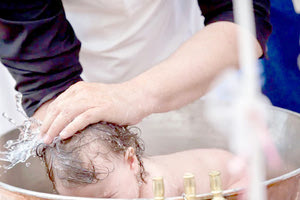 Μια κολυμβήθρα... προβλήματα με το νέο καθεστώς βαπτίσεων