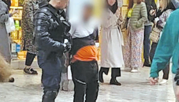 ΣΤΟ ΚΕΝΤΡΟ ΤΗΣ ΑΘΗΝΑΣ Επιτέθηκε με μαχαίρι σε αμέριμνη γυναίκα!