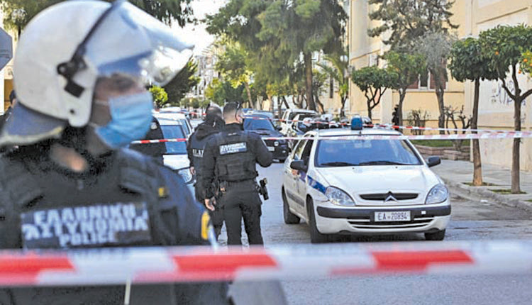 Τέσσερις ανθρωποκτονίες κατηγο- ρούνται ότι διέπραξαν οι Σέρβοι εκτελεστές σ’ ελληνικό έδαφος
