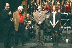 Ο σπουδαίος Ηρακλειώτης συνθέτης Χρήστος Λεοντής τιμήθηκε την Παρασκευή στο Πολιτιστικό Κέντρο, όπου παρουσιάστηκε το ορατόριο Φυλάττειν Θερμοπύλας.