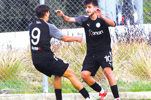 Ο Φαϊτάκης πανηγυρίζει το νικητήριο γκολ του