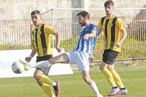 Ο Γαρεφαλάκης σε μία ενέργειά του στο ντέρμπι του Ηρόδοτου με τον Εργοτέλη.