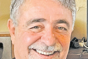 Ο γραμματέας του Πανελλήνιου Συλλόγου Εκπαιδευτών Οδήγησης Λευτέρης Μιχελάκης