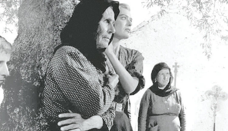 Από τα γυρίσματα του έργου “Αυτός που έπρεπε να πεθάνει” που βασίζεται στο έργο του Ν. Καζαντζάκη “Ο Χριστός ξανασταυρώνεται” (Αρχείο Δημήτρης Παπαδήμου)