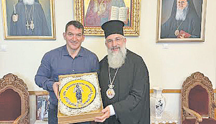 ΣΥΝΑΝΤΗΣΗ ΤΟΥ κ. ΕΥΓΕΝΙΟΥ ΜΕ ΤΟΝ ΟΛΥΜΠΙΟΝΙΚΗ ΠΥΡΡΟ ΔΗΜΑ Πρόσφεραν στον Αρχιεπίσκοπο τον τιμητικό τόμο για τον Οικουμενικό Πατριάρχη