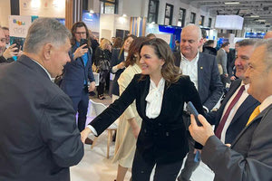 Η Ολγα Κεφαλογιάννη με τουριστικούς επιχειρηματίες από την Κρήτη