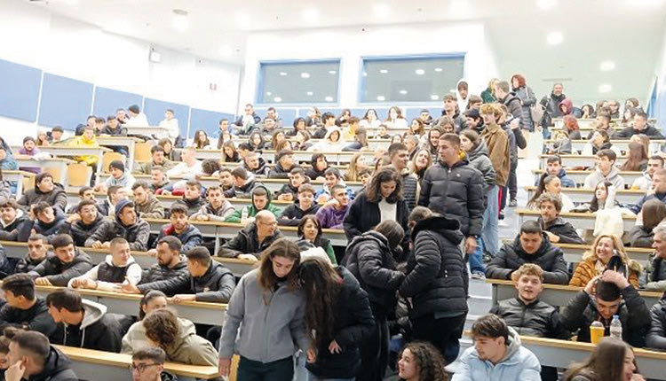  ΕΓΙΝΑΝ ΚΑΙ ΔΙΑΔΙΚΤΥΑΚΕΣ ΠΑΡΟΥΣΙΑΣΕΙΣ ΜΕ 25 ΣΧΟΛΕΙΑ ΑΠΟ ΕΛΛΑΔΑ, ΚΥΠΡΟ ΚΑΙ ΓΕΡΜΑΝΙΑ 1.000 μαθητές από 24 σχολεία της Κρήτης γνώρισαν το Τμήμα Επιστήμης Υπολογιστών