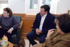 Και λέγαμε εάν αυτή τη φορά θα έρθει η Άννα Παναγιωταρέα. Τελικά όχι μόνο ήρθε μαζί με την υπουργό, αλλά δεν την άφησε και λεπτό από τα μάτια της. Παίζει σημαντικό ρόλο ακόμη ως σύμβουλος της υπουργού.