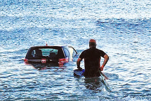 «Αγορασμένο με δικά μου χρήματα το αυτοκίνητο που έσπρωξα στη θάλασσα»