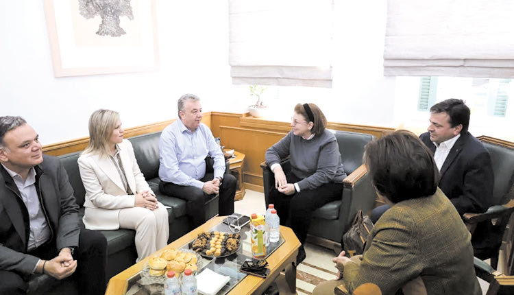 ΜΕ ΤΟ ΠΕΡΑΣ ΤΗΣ ΤΡΙΗΜΕΡΗΣ ΕΠΙΣΚΕΨΗΣ ΣΤΟ ΗΡΑΚΛΕΙΟ Την Παρασκευή οι ανακοινώσεις Μενδώνη για την Κρήτη