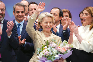 Ήταν… αναμενόμενο έγινε και πράξη! Υποψήφια για τη δεύτερη θητεία της στην προεδρία της Ευρωπαϊκής Επιτροπής χρίστηκε και επίσημα από το Ευρωπαϊκό Λαϊκό Κόμμα (ΕΛΚ) η Ούρσουλα φον ντερ Λάιεν.