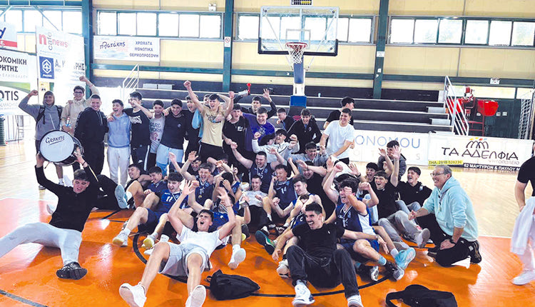 Οι μαθητές του 3ου ΓΕΛ Ηρακλείου πανηγυρίζουν τον τίτλο