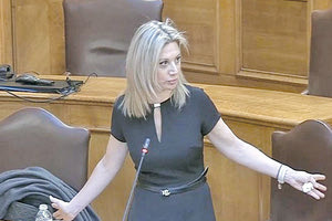 Η Μαρία Καρυστιανού συγκίνησε με την παρουσία της στην Εξεταστική Επιτροπή
